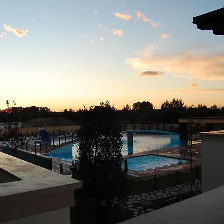 Welcoming Flat With Swimming Pool And Solarium ビビオーネ