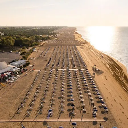 アパート Welcoming Flat With Swimming Pool And Solarium ビビオーネ