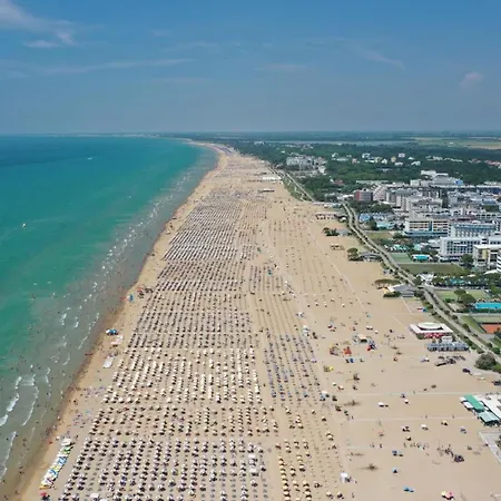 Διαμέρισμα Welcoming Flat With Swimming Pool And Solarium
