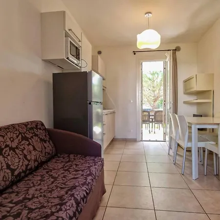 Apartment Welcoming Flat With Swimming Pool And Solarium