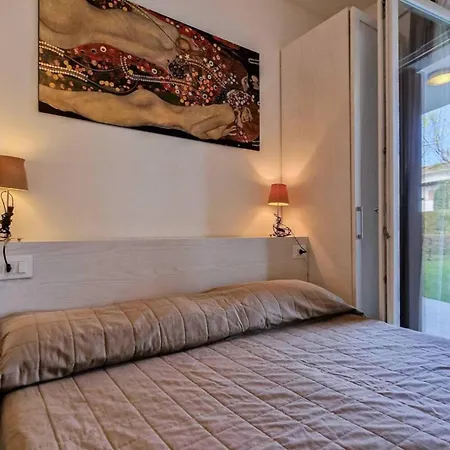 Welcoming Flat With Swimming Pool And Solarium