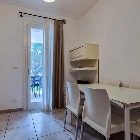 Διαμέρισμα Welcoming Flat With Swimming Pool And Solarium Μπιμπιόνε