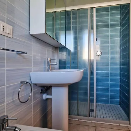Διαμέρισμα Welcoming Flat With Swimming Pool And Solarium Μπιμπιόνε